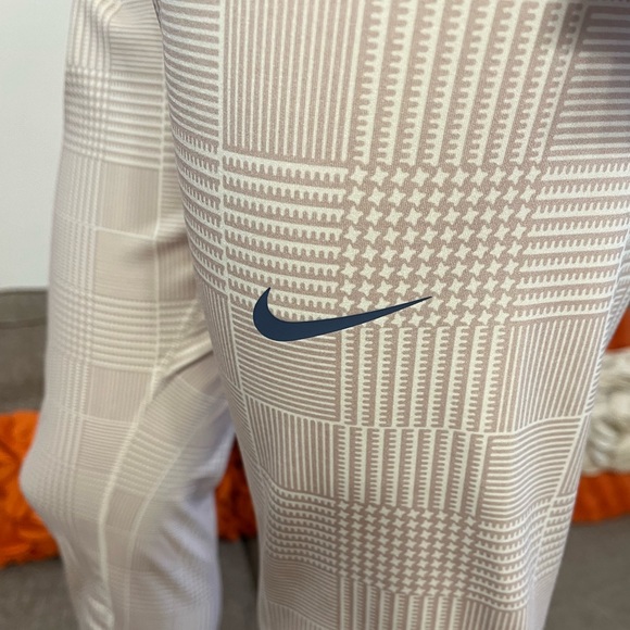 ❣️🆕 Nike One Luxe Dri-Fit Mid-Rise 7/8 Campus Tights❣️ - Picture 6 of 10